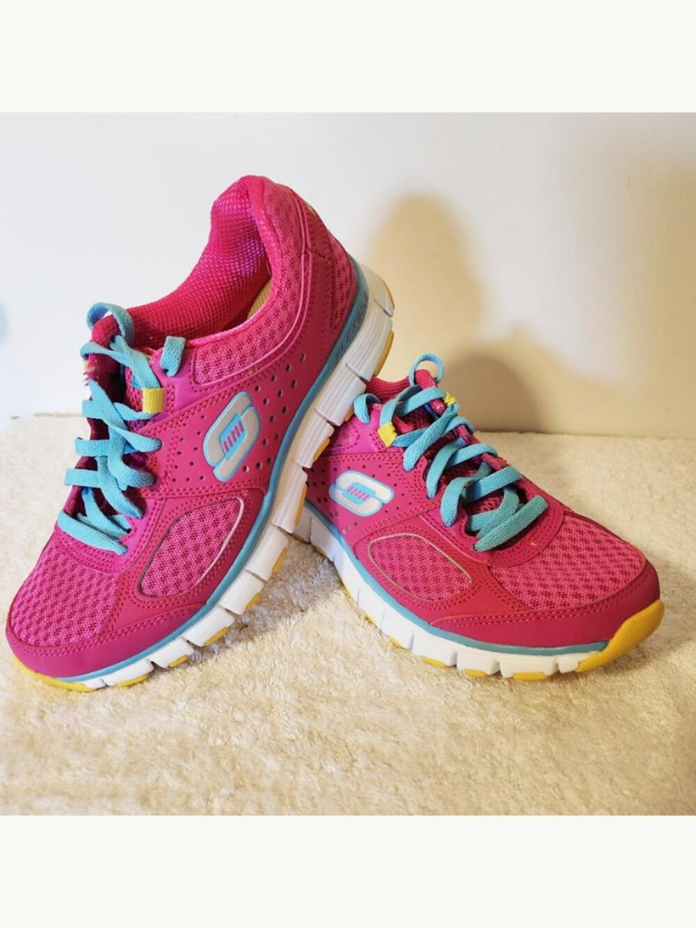 SKECHERS PINK TENNIS SHOES, 6B NEW WITH BOX COMES WITH PINK AND TURQUOISE LACES
